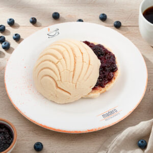 Concha rellena de mermelada