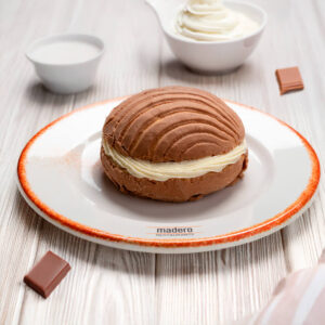 Concha rellena de crema batida